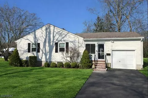 55 Watnong Dr, Morris Plains, NJ 07950