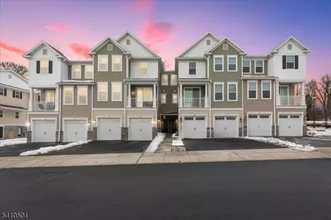 165 Jasmine Dr #613, Warren, NJ 07059