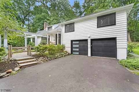 22 Arrowhead Rd, Morristown, NJ 07960