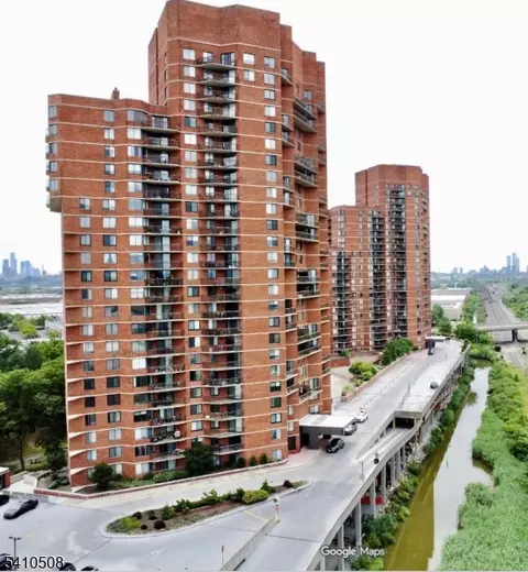 1740 Harmon Cove Tower, Secaucus, NJ 07094