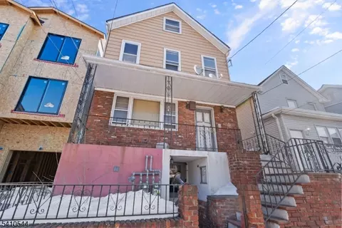 335 Court St, Elizabeth City, NJ 07206