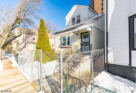 52 Oak Ave, Irvington, NJ 07111