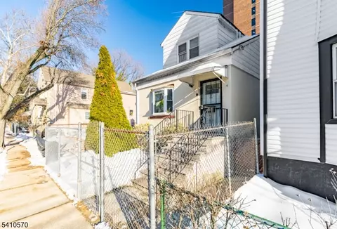 52 Oak Ave, Irvington, NJ 07111