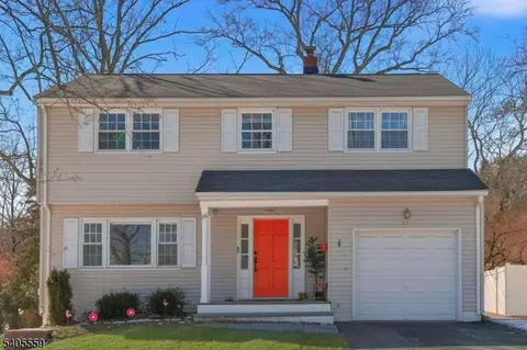 26 E Harrison Pl, Livingston, NJ 07039