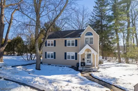 95 Hillside Ave, Livingston, NJ 07039