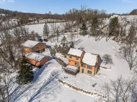 132 Mountain Rd, Alpha, NJ 08865