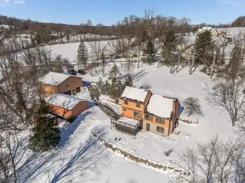 132 Mountain Rd, Alpha, NJ 08865