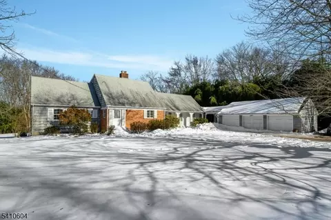 29 Village Rd, New Vernon, NJ 07976