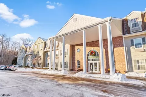 1202 Richmond Rd #202, West Milford, NJ 07480