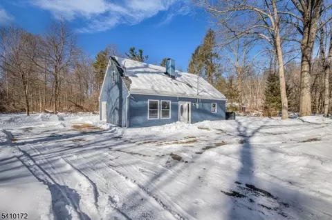 52 Whitehall Rd, Green Twp, NJ 07821