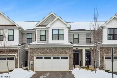 26 Wisteria Ct, Monroe Township, NJ 08831