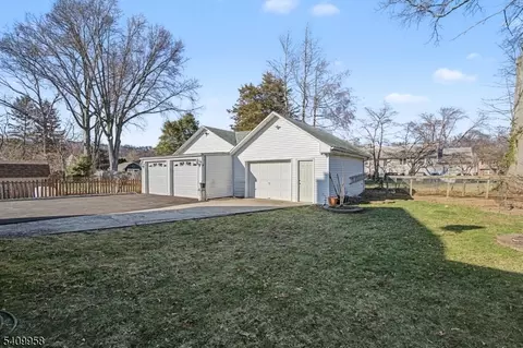 212 Vesper Ave, Middlesex, NJ 08846 photo 3