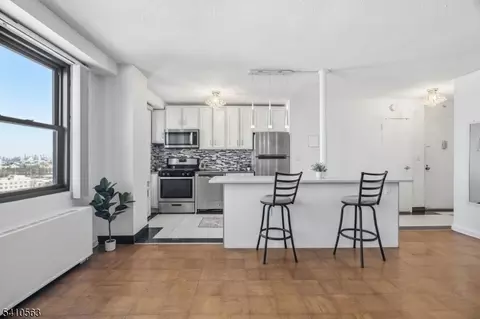 201 St Pauls Ave #15P, Jersey City, NJ 07306