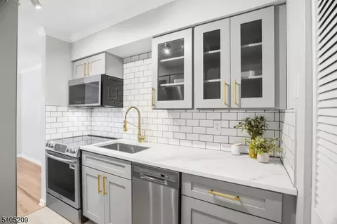 2350 State Route 10 UNIT B8, Morris Plains, NJ 07950