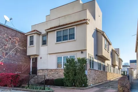 604 Avenue A #104, Bayonne, NJ 07002