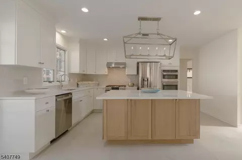 7 Sycamore Way, Warren, NJ 07059