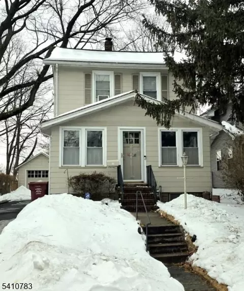 93 Glendale St, Nutley, NJ 07110