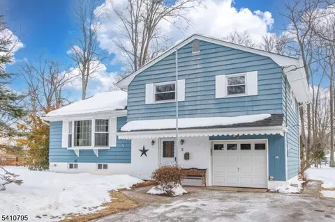 5 Beechwood Dr, Succasunna, NJ 07876