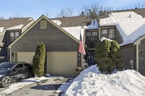 41 Lexington Ln #F, West Milford, NJ 07480