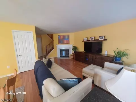 37 Boston Ct, Newark, NJ 07103