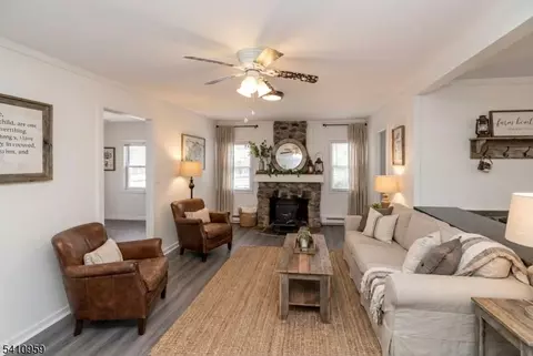 105 Dupont Ave, Hopatcong, NJ 07843