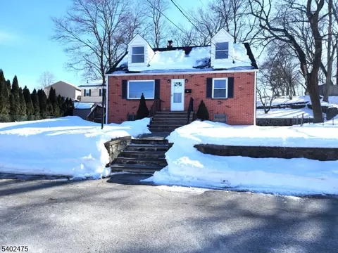 2 Cook St, Butler, NJ 07405