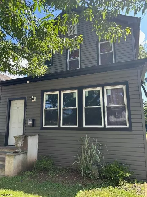 44 Second St, Somerville, NJ 08876