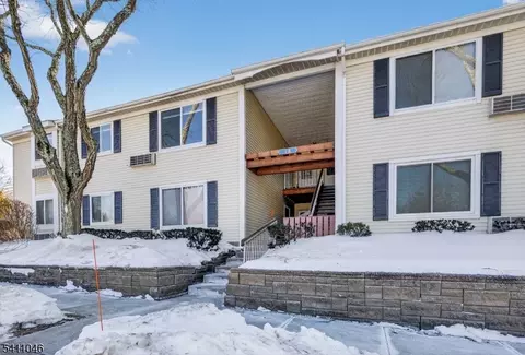 5 Steeplechase Ct, Somerset, NJ 08873