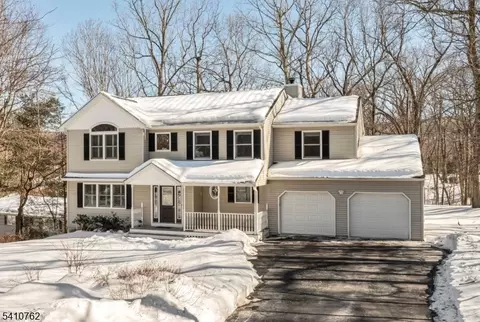 25 Alta Vista Dr, Ringwood, NJ 07456