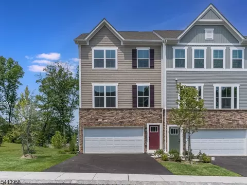 31 Force Dr, Budd Lake, NJ 07828