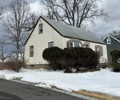 154 Oakmanor Pkwy, South Plainfield, NJ 07080