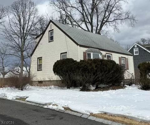 154 Oakmanor Pkwy, South Plainfield, NJ 07080