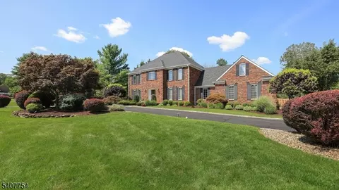 7 Manor Dr, Warren, NJ 07059