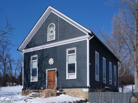 5 Water St, Lebanon, NJ 08833
