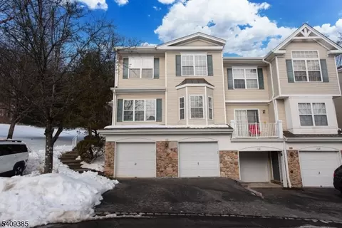 112 Wallace Ct, Green Brook, NJ 08812