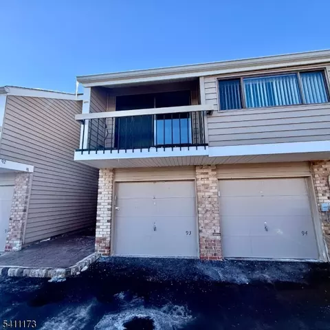 93 Overlook Dr, Clinton, NJ 08809