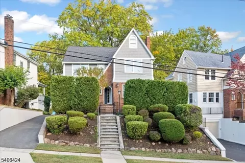 17 Glen Ridge Pkwy, Bloomfield, NJ 07003