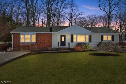 8 Cherry Ln, Randolph, NJ 07869