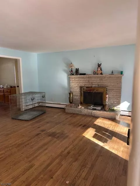 64 William St, Clark, NJ 07066