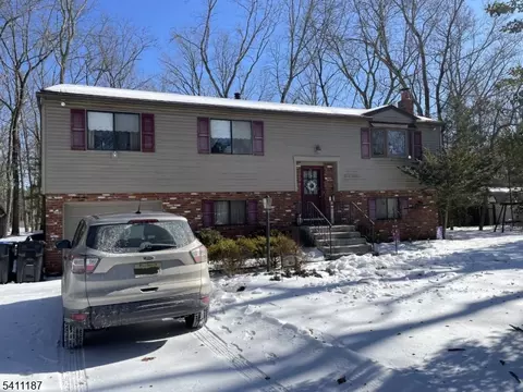 2212 Oakwood Ln, Atco, NJ 08004