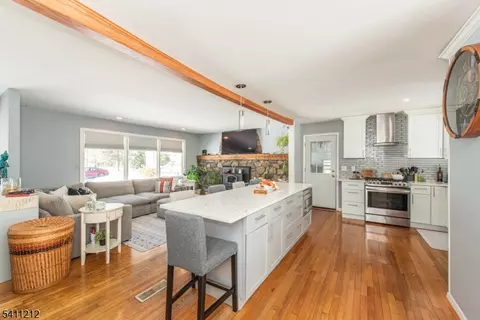 38 Fremont Ter, Oak Ridge, NJ 07438