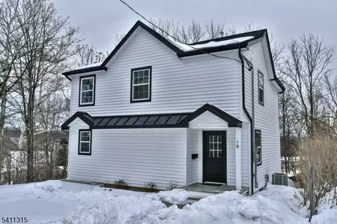 18 Governor Haines St, Hamburg, NJ 07419