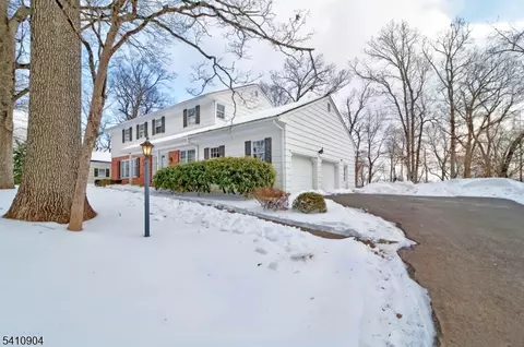 81 Huron Dr, Chatham Twp, NJ 07928