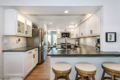 80 N Edgewood Rd, Bedminster, NJ 07921