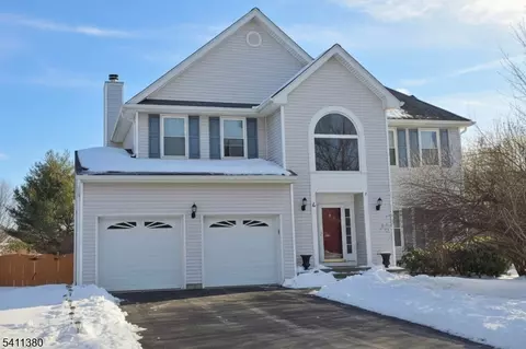 4 Castle Ct, Somerset, NJ 08873