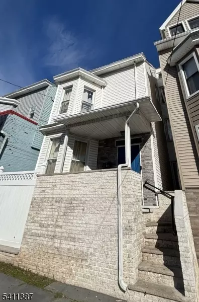 23 Oak St, Paterson, NJ 07501