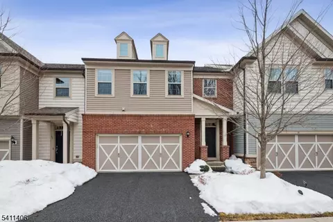 33 Albert Ct, Randolph, NJ 07869