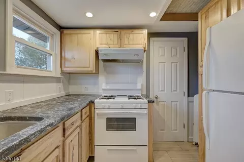 Kitchen - 24 Brook St, Springfield, NJ 07081 photo 2 of 2