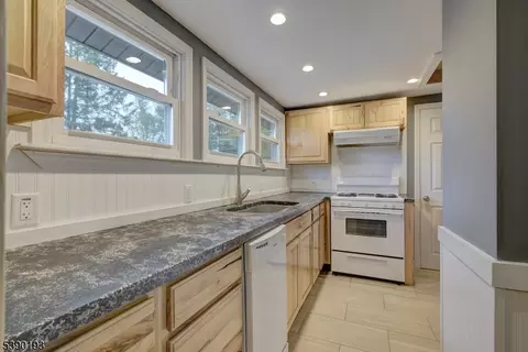 Kitchen - 24 Brook St, Springfield, NJ 07081 photo 1 of 2