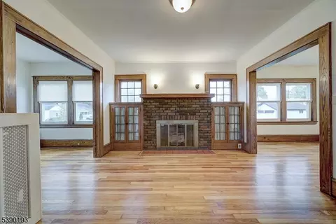 Living - 24 Brook St, Springfield, NJ 07081 photo 2 of 6